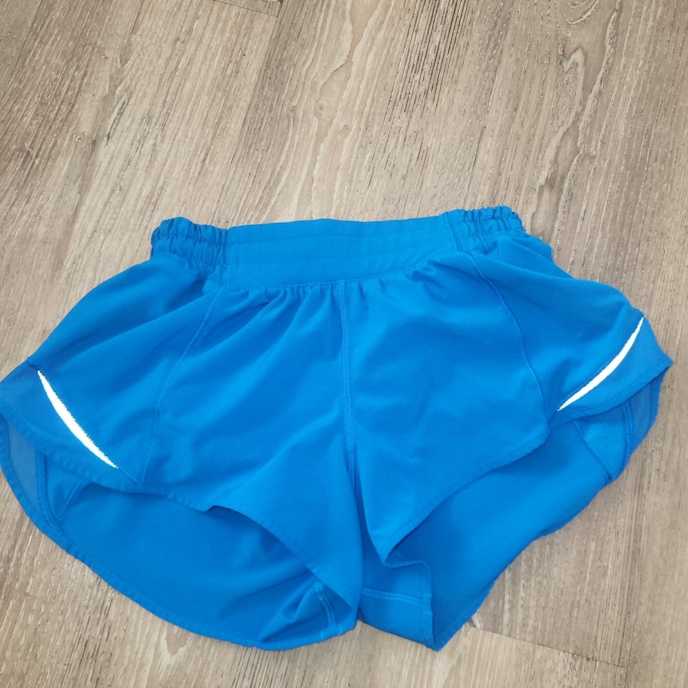 Lululemon Blue 2.5 In Hotty Hot Shorts Size 4